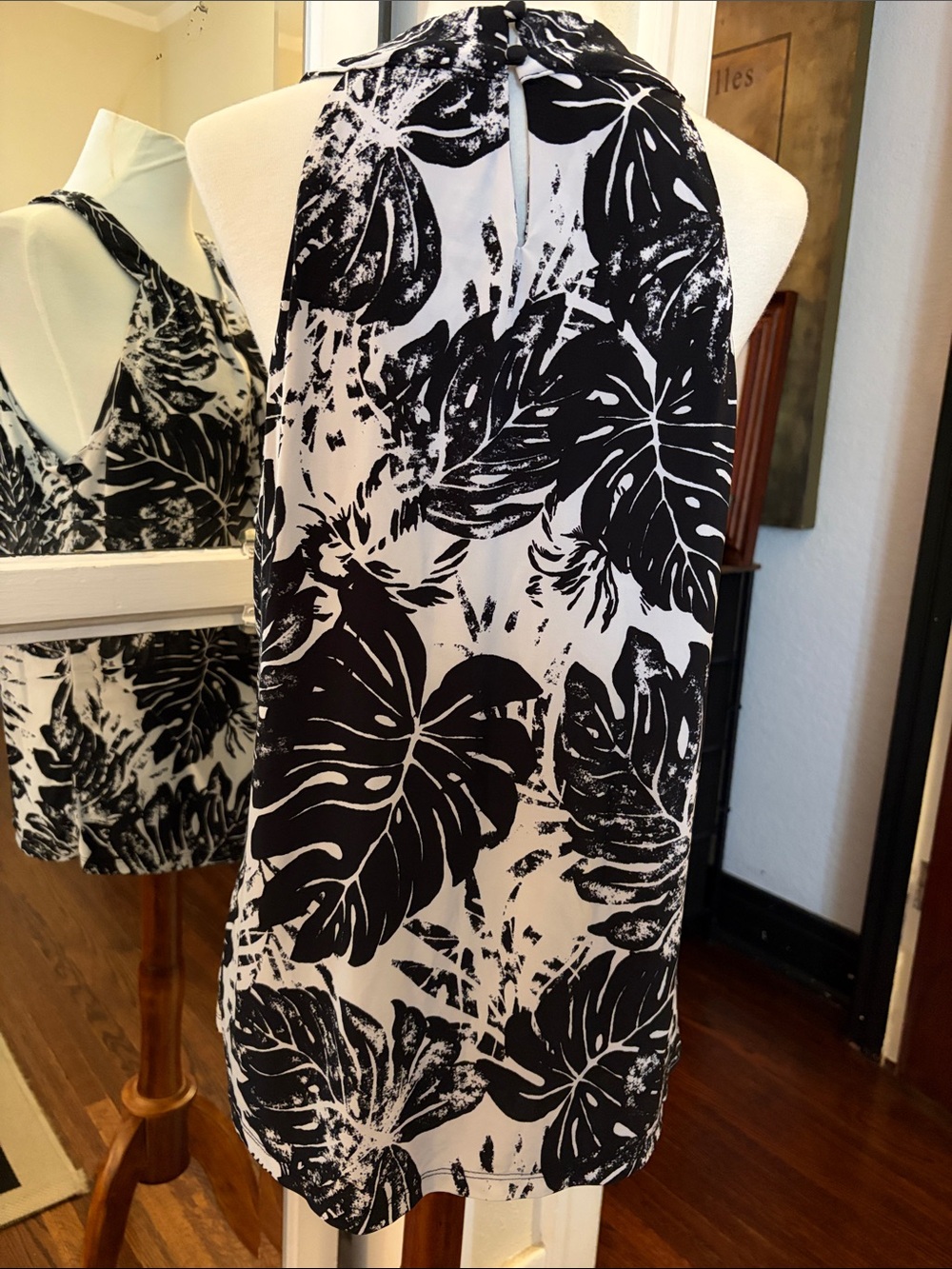 INC Tropical Leaf Halter Blouse Black White Sleeveless Top XL - Picture 3 of 6